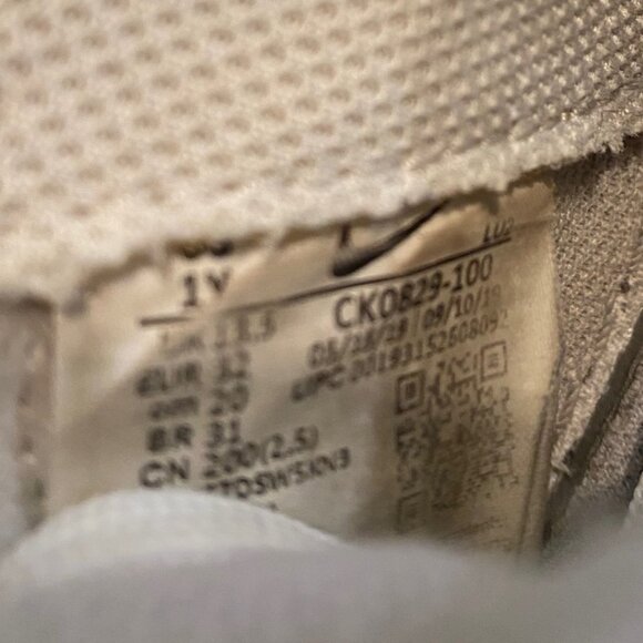 Nike Grey/White Youth Size 1Y - Picture 2 of 2